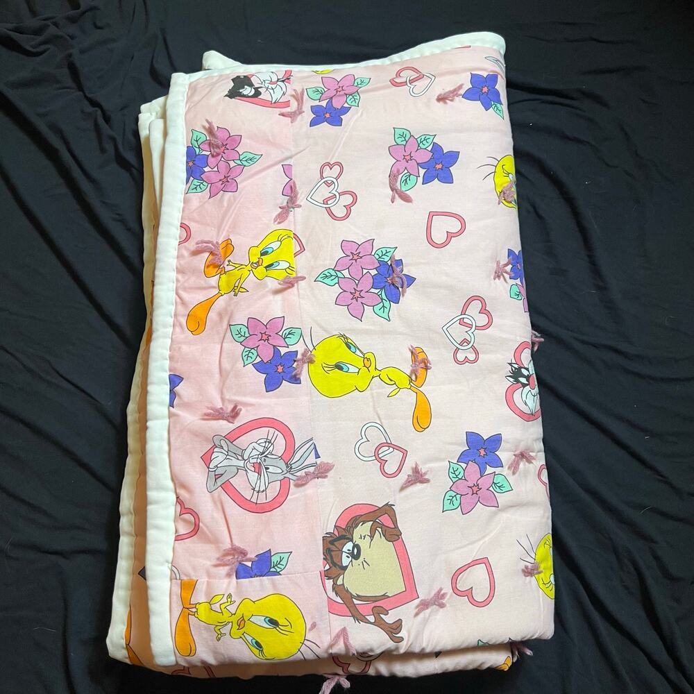 VINTAGE 90s Handmade Looney Tunes Quilt 57 x 73" 1996 Valentine Tweety Taz